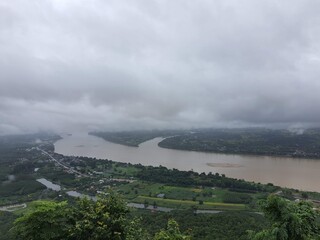 Fototapeta premium clouds over the river