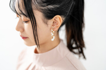 女性のアクセサリー