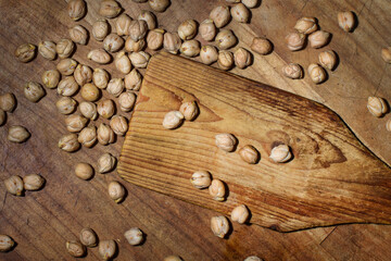 Some chickpeas on wooden table