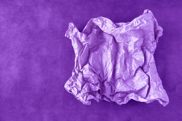 皺くちゃのハトロン紙の背景（薄紫と紫）