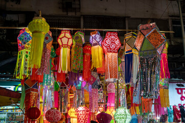 Naklejka premium Mumbai , India - 7 November 2023, Kandil paper lanterns are hung for sale during Diwali festival at malad west Mumbai India