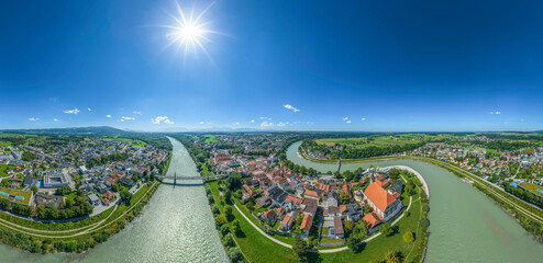Die beiden Grenzstädte Laufen und Oberndorf an der Salzach im Luftbild, 360 Grad Rundblick