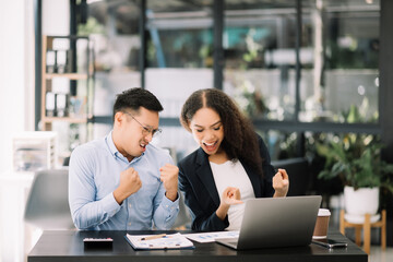 Those who work hard, win in the conference room new startup project.