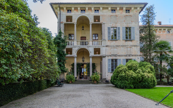 PATIO OF THE PALACE