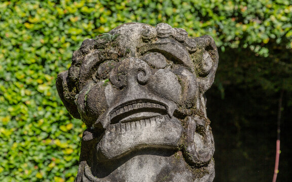 STATUE IN THE PALACE