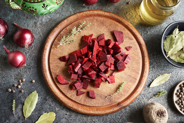 Sliced red beet with garlic, bay leaf, onion and allspice - obrazy, fototapety, plakaty