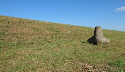 丘の上の消波ブロック