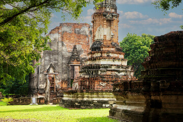 タイ国アユタヤの遺跡ワット・ボロム・プッターラーム