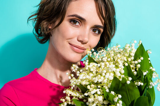 Close up cropped photo of adorable positive peaceful lady bunch fresh flowers isolated on emerald color background