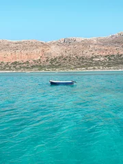 Crédence de cuisine en verre imprimé  Plage d'Elafonissi, Crète, Grèce boat on the beach