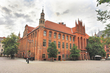Obraz premium Toruń's Gothic town hall at daylight
