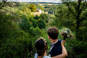 Ehepaar vor Schloss Sch&ouml;neck in Boppard bei Koblenz