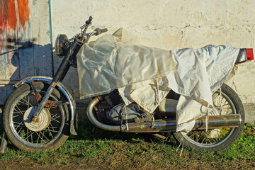 one old  iron classical  heavy big comfortable black  broken    dirty covered with white oilcloth...
