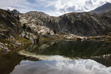 Fototapeta premium Beautiful landscape of the natural park of Aigestortes y Estany de Sant Maurici, Pyrenees valley with river and lake