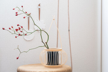 野バラという花,日本の伝統工芸品の花器,北欧インテリア,赤い実,暮らし