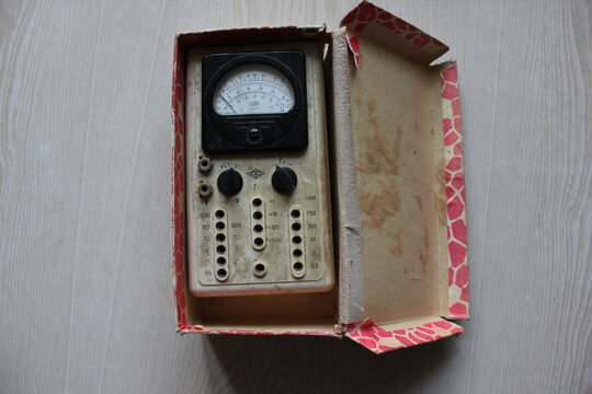 old device for monitoring electrical network parameters