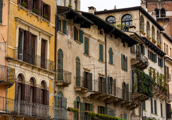 Fototapeta na wymiar Verona ist eine Stadt in der norditalienischen Region Venetien mit einer mittelalterlichen Altstadt