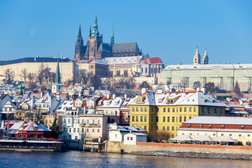 Obraz premium Snowy Prague Lesser Town with Prague Castle above River Vltava in the sunny Day , Czech republic