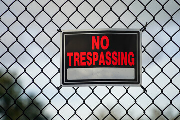 no trespassing sign warning - obrazy, fototapety, plakaty