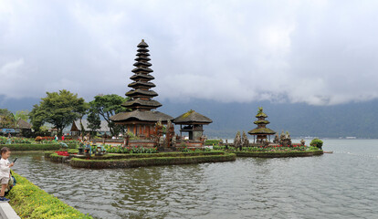 Le temple ulun danu - Bali