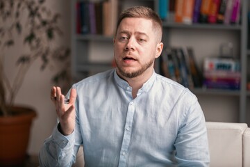 Naklejka premium Family psychologist or doctor consults Relationship problems concept.