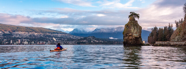 Kayaking at Seawall in Stanley Park. Cloudy Sunrise in Winter. Downtown Vancouver - obrazy, fototapety, plakaty