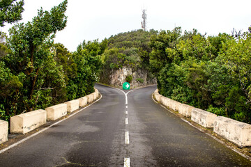 A forked or Y-intersection or junction where you have to turn right. 