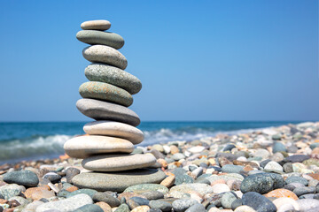 Pyramid of stones on the seashore. balance and harmony of life and rest