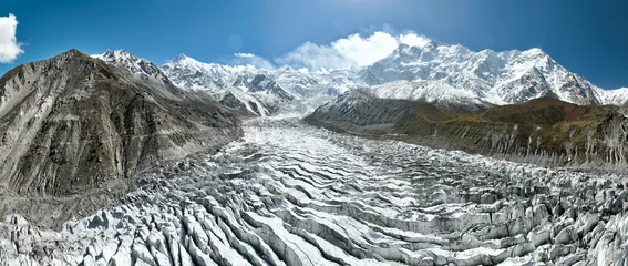 Crédence de cuisine en verre imprimé Nanga Parbat Panorama of white glacier with "Nanga Parbat" the 9th highest peak in the world, called "Killer Mountain". Landmark in northern Pakistan. Beautiful scenery of high mountains with trail to base camp