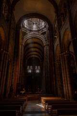 Fototapeta na wymiar interior of the cathedral of Santiago de Compostela