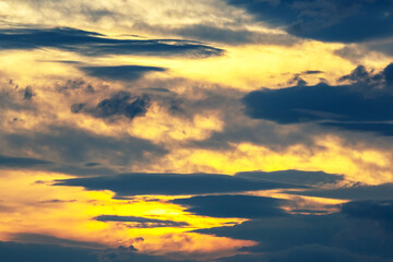 Obraz premium brightly colorful clouds in the evening sky. Lush colored clouds in the sky before sunset