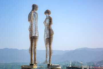sculpture of Ali and Nino on the waterfront in Batumi, Georgia - obrazy, fototapety, plakaty