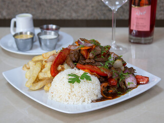 lomo saltado