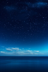 Fototapeta na wymiar 青く美しい広大な夜の海原の風景