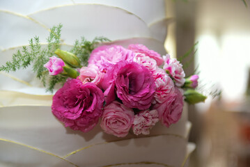 pink and white flowers, pink flowers, birthday cake, cake close-up, white cake, cake with flowers