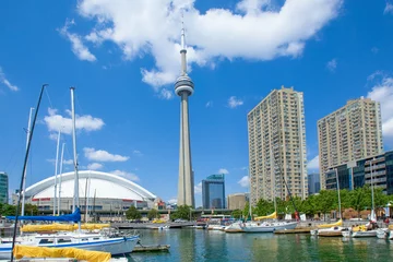 Tuinposter  Toronto Harbourfront marina with CN Tower and Rogers Centre © Peter Mintz