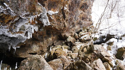 百畳敷洞窟の氷筍氷柱（北海道伊達市大滝）
