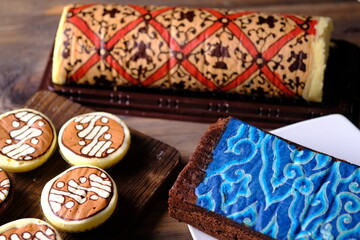 Bolu Batik Gulung dan Bakpia Kukus Batik, is a roll cake with a batik motif on the surface. Steamed bakpia with batik motif. Sponge with a typical Indonesian motif. Indonesian food.