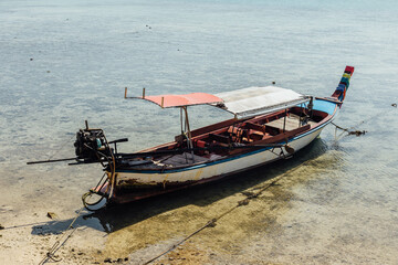 Obraz premium fishing boat on the beach