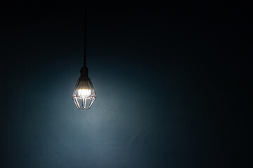 Light bulb warm light shade on dark background, concept of creativity and innovation. - obrazy, fototapety, plakaty