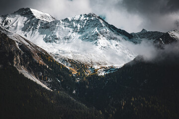 Wechsel der Jahreszeiten vom Herbst zum Winter in den Schweizer Alpen, Lenzerheide
