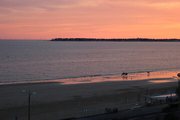 Chevaux sur la plage de La Baule au coucher du soleil