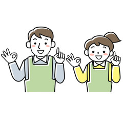 笑顔でOKサインをするエプロンを着けた男女の上半身
