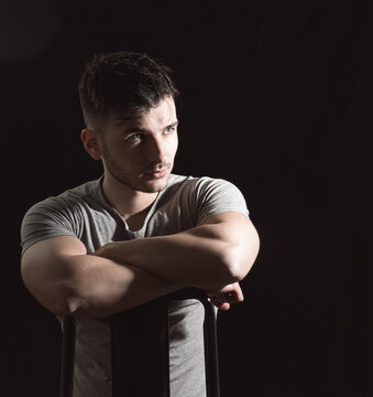 Photo of a man posing with crossed arms for a stylish portrait