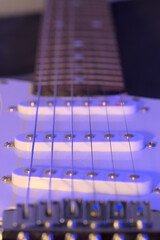 Cuerdas guitarra electrica rock. Pastillas y mástil. Instrumentos musica