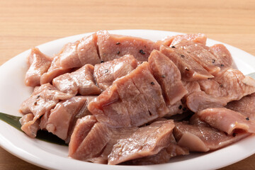 豚タン　切り落とし