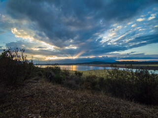 Obraz premium Autumn cloudy sunrise at Gabriel y Galan reservoir, Caceres, Spain
