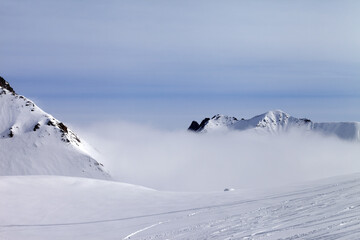Fototapeta na wymiar Ski slope in mist
