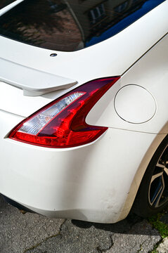 Wei&szlig;er Nissan 370Z Coupe Sportwagen der 2010er Jahre, heck, in Lund, Schweden, 15.08.2023	
