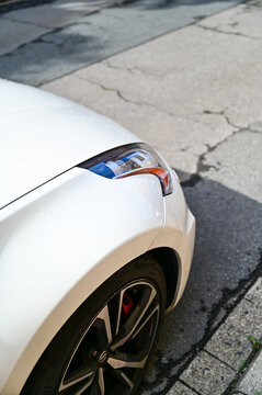 Wei&szlig;er Nissan 370Z Coupe Sportwagen der 2010er Jahre, Front, in Lund, Schweden, 15.08.2023	
